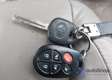 2008 Toyota Sienna Limited z USA, uszkodzony, nr VIN 5TDZK22C98S109490